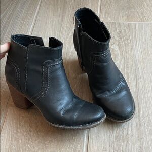 Clark’s Chelsea Black Leather Ankle Boots